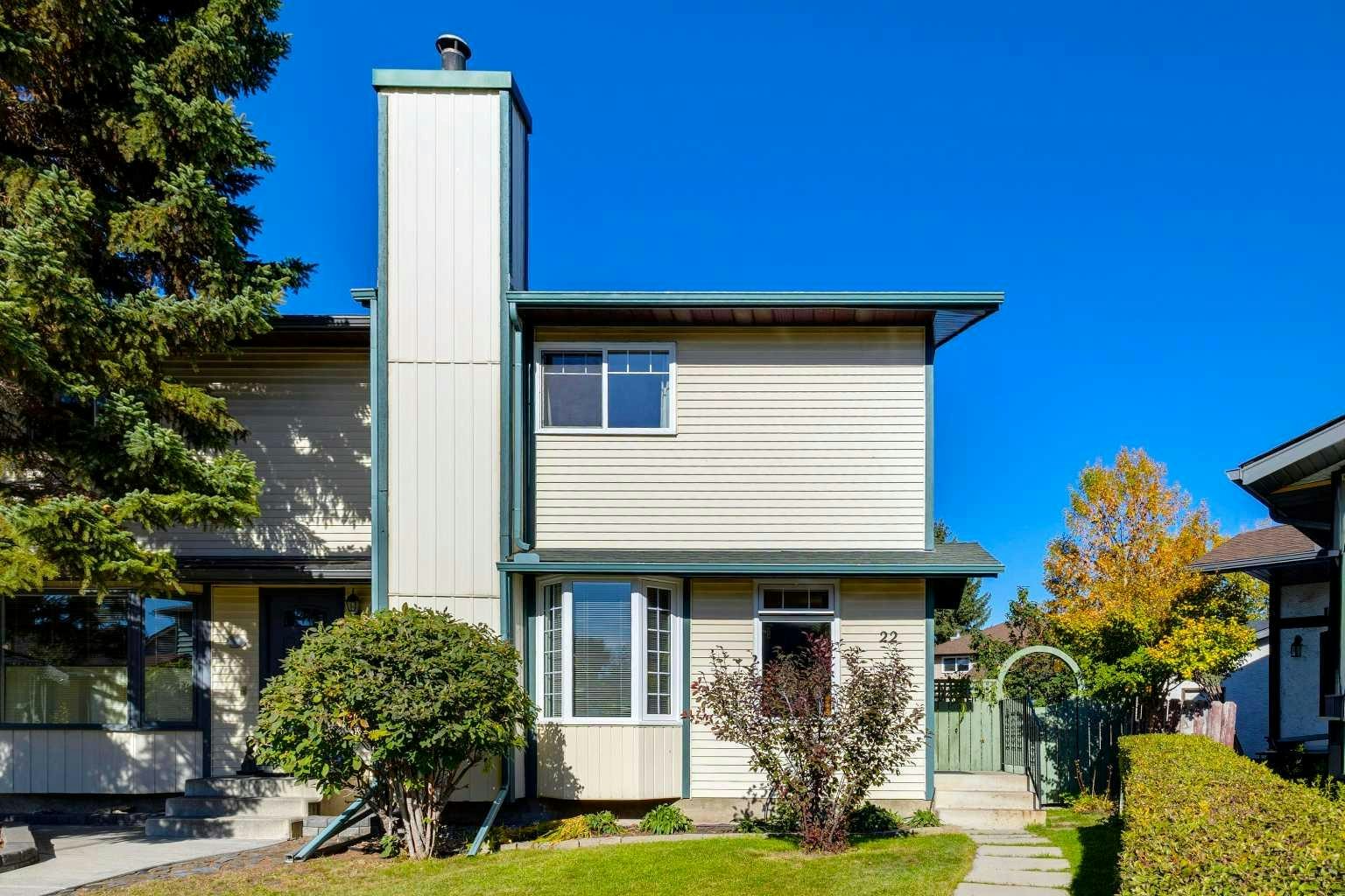 22 Deermeade Bay SE, Calgary, AB, T2J 5Z6