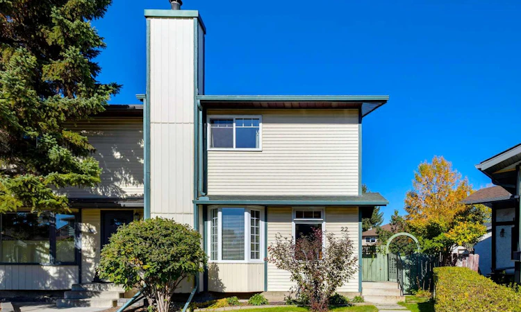 22 Deermeade Bay SE