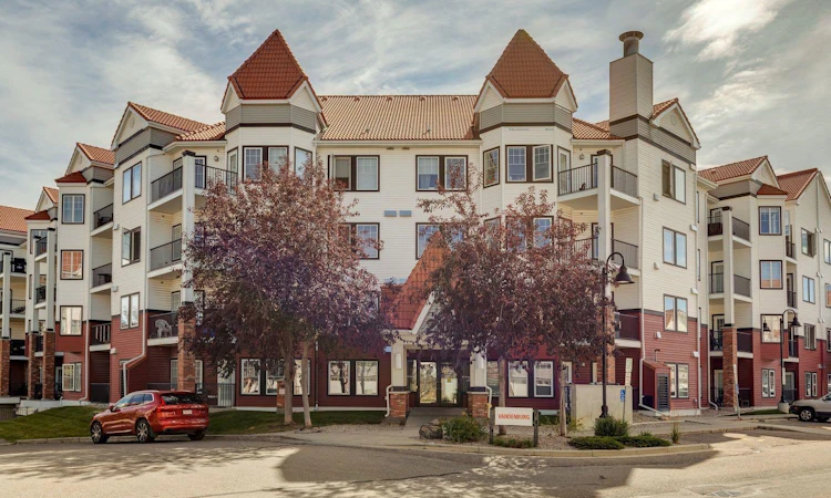 210-20 Royal Oak Plaza NW
