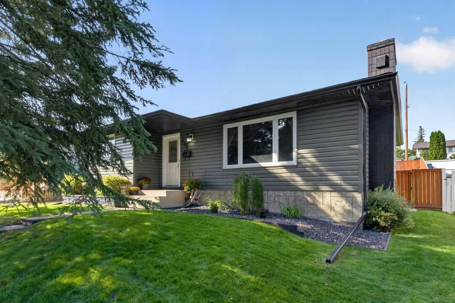 292 Silver Brook Way NW, Calgary, AB, T3B 3G8