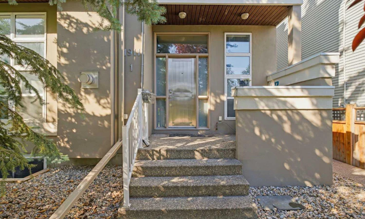 1-1911 28 Street SW