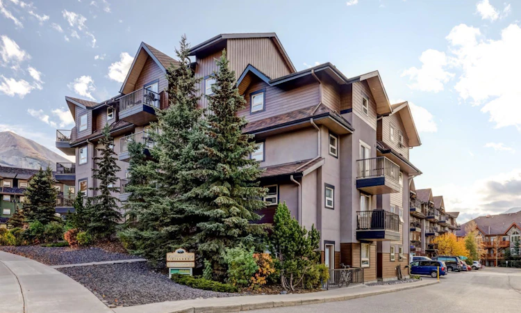 202-186 Kananaskis Way