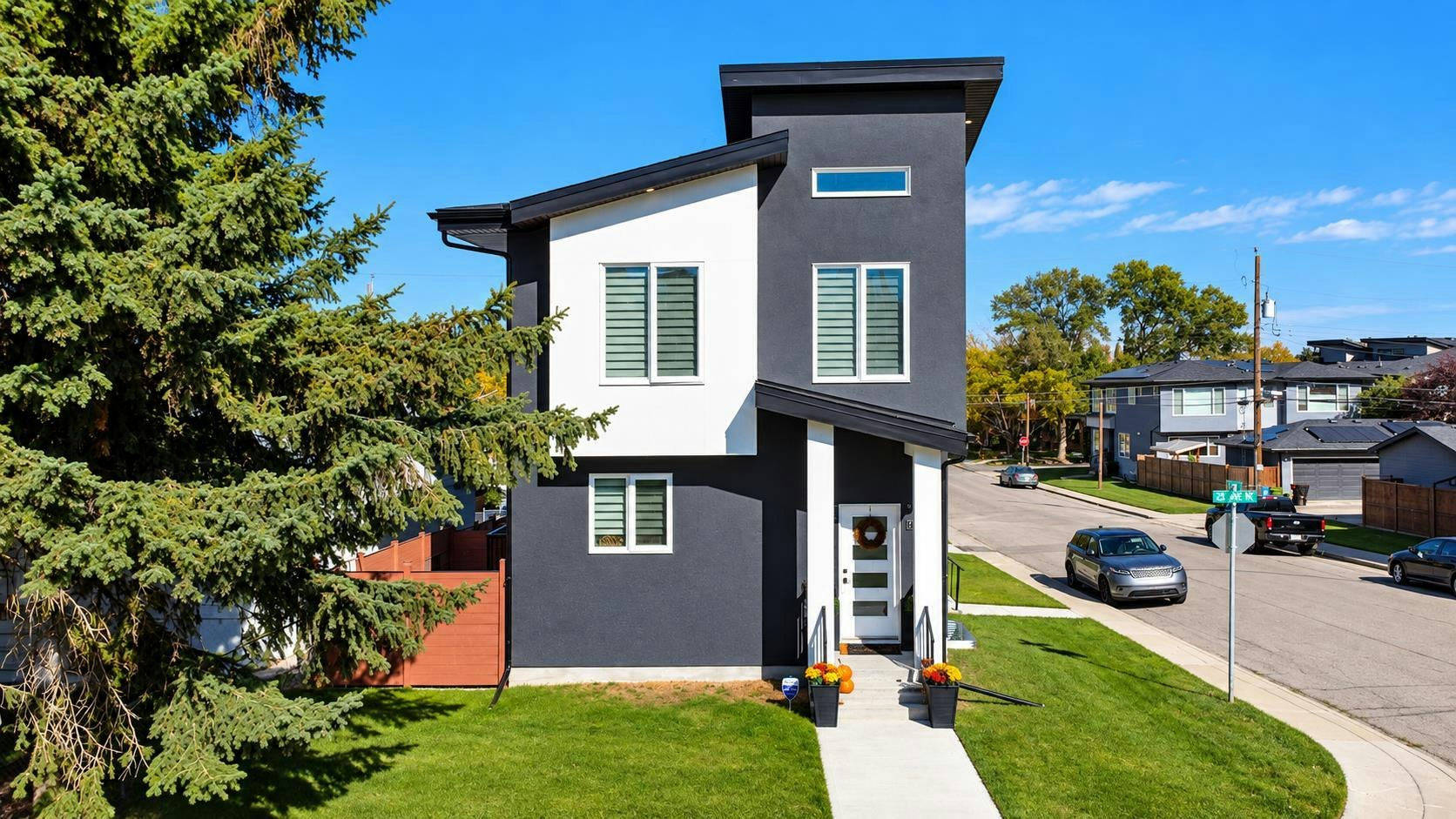 140 25 Avenue NE, Calgary, AB, T2E 1X8