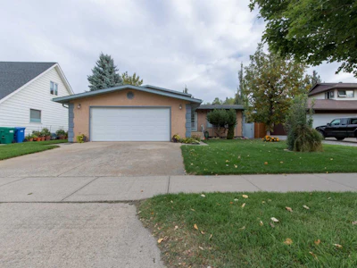 3905 23 Avenue S - 2