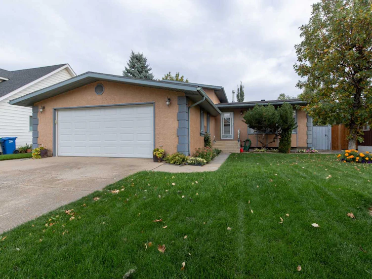 3905 23 Avenue S, Lethbridge, AB, T1K 3T5