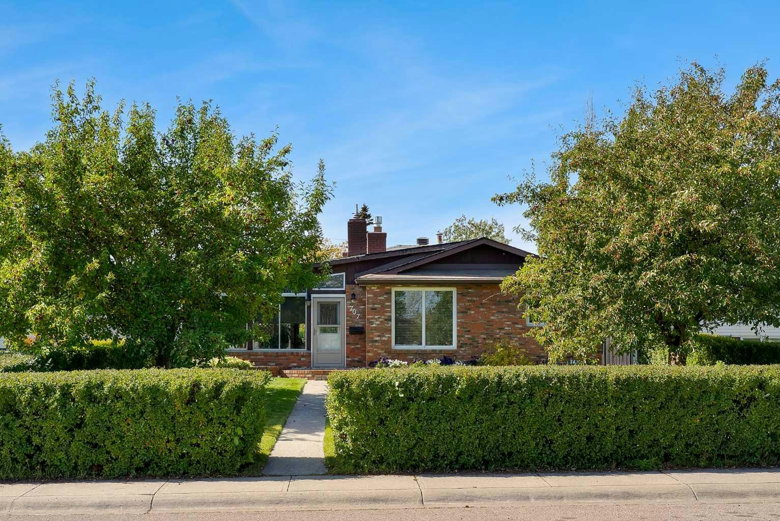 707 Fortalice Crescent SE, Calgary, AB, T2A 2C8
