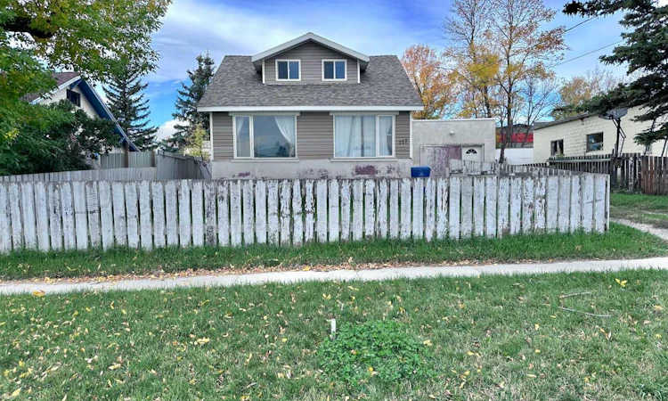 117 3 Street W