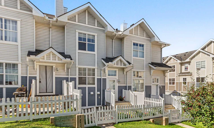 3240 New Brighton Gardens SE