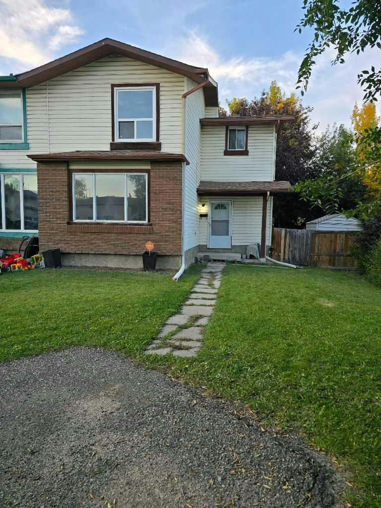 215 Pineset Place NE, Calgary, AB, T1Y 3Y7