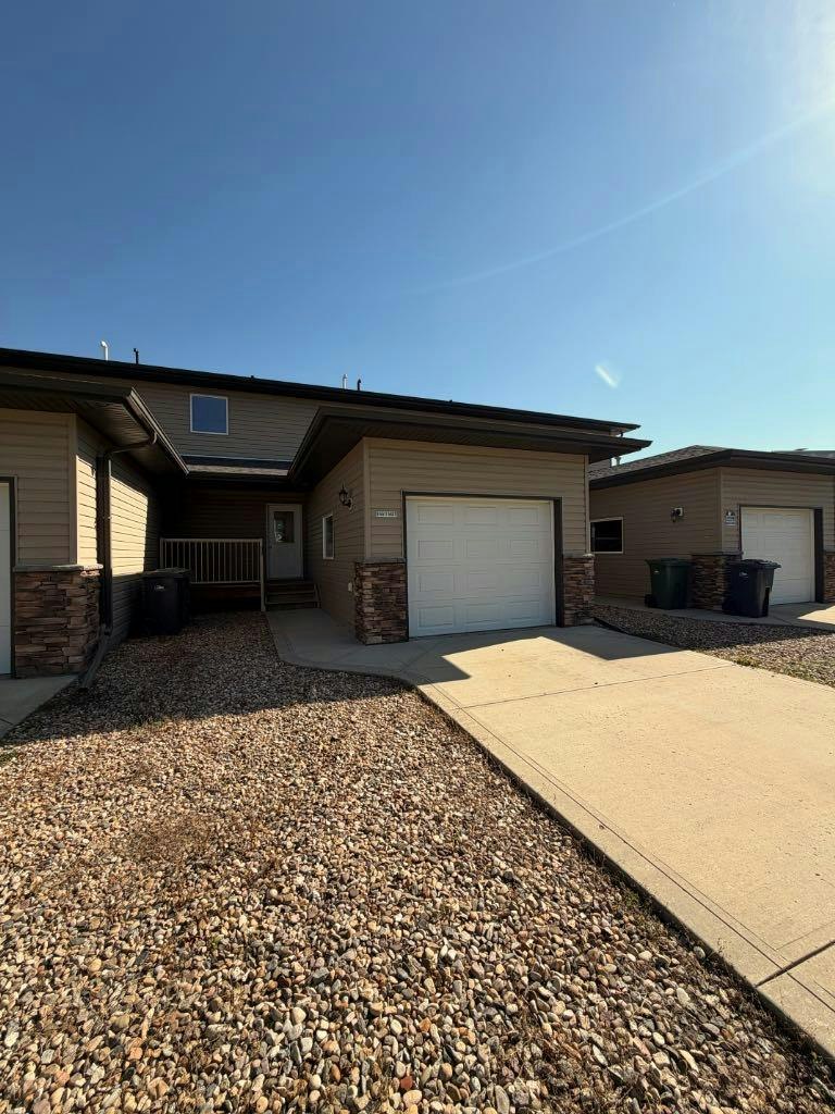 2-5511 54 Street, Ponoka, AB, T4J 1L9