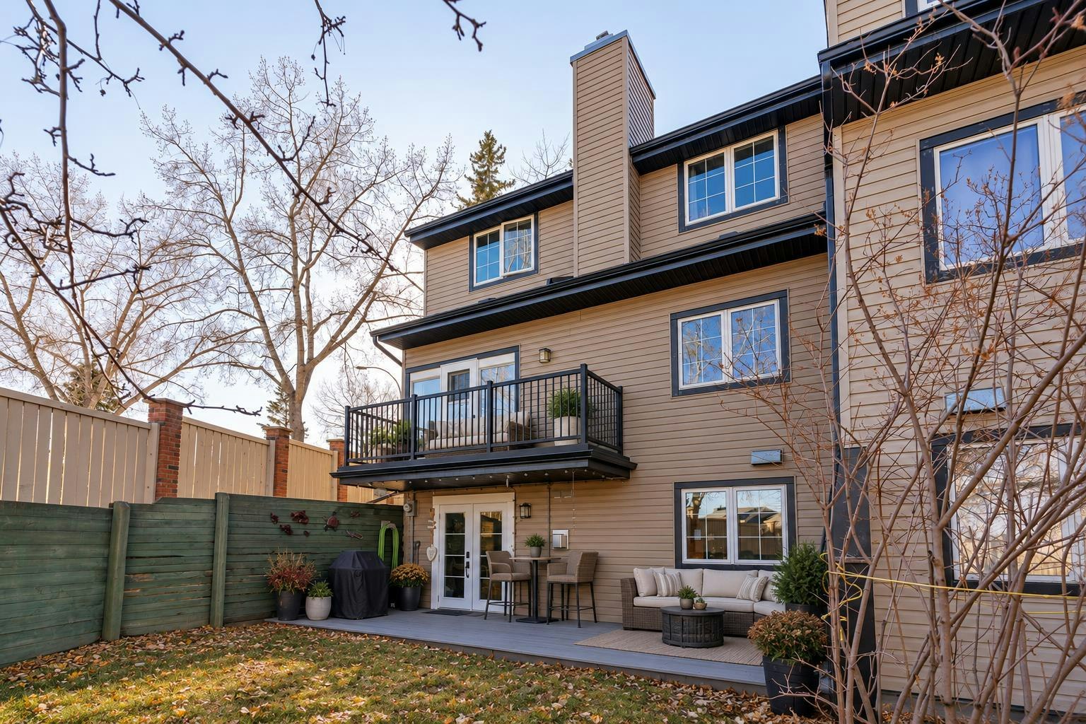 33-448 Strathcona Drive SW, Calgary, AB, T3H 1M3
