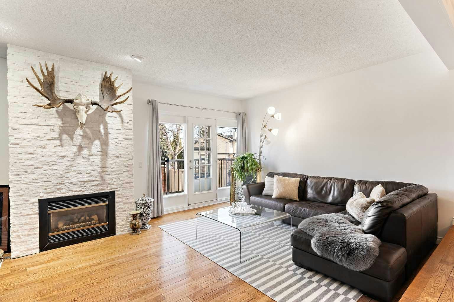 33-448 Strathcona Drive SW, Calgary, AB, T3H 1M3