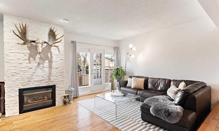 33-448 Strathcona Drive SW