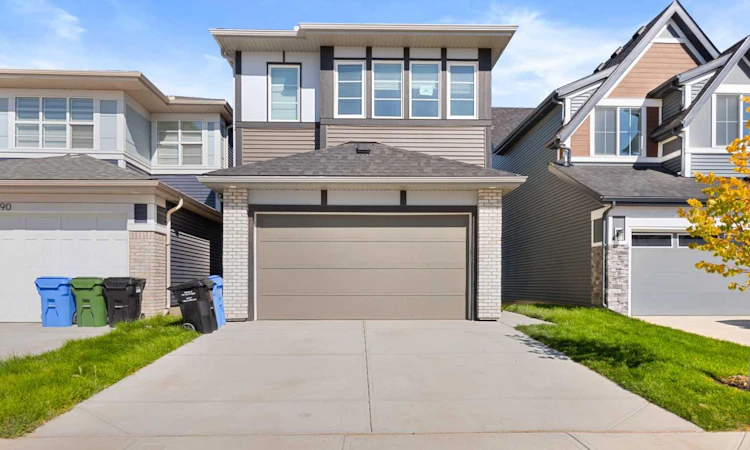 86 Corner Glen Gardens NE