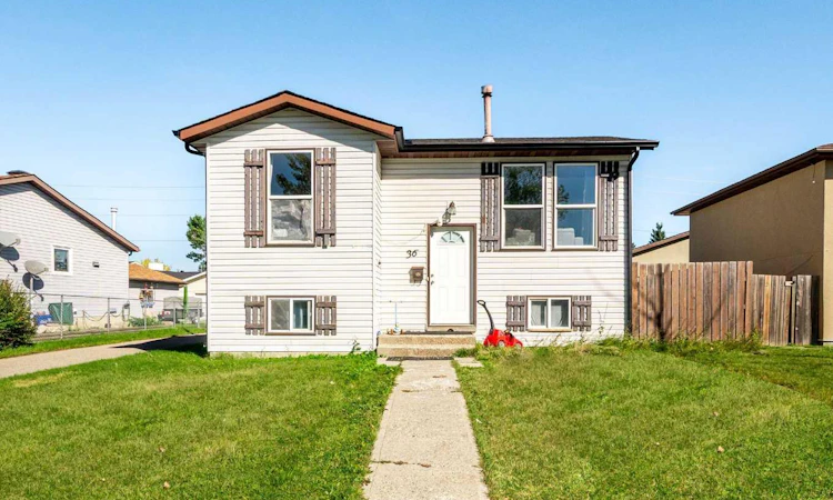 36 Castlebrook Rise NE