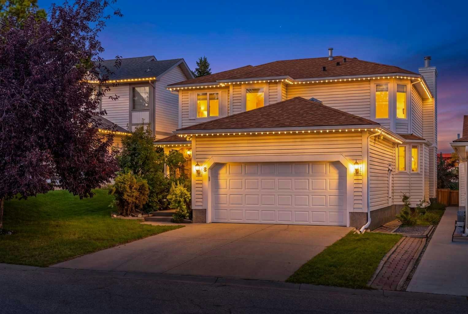 8 Hawkdale Close NW, Calgary, AB, T3G 2V7