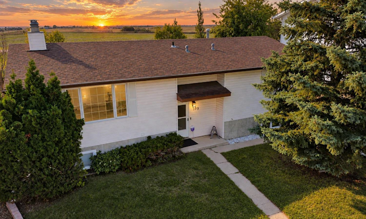 139 Shacker Crescent W