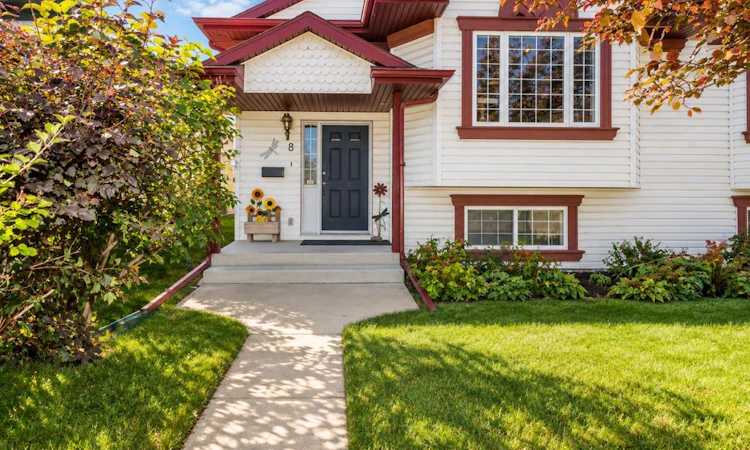 8 Daines Avenue