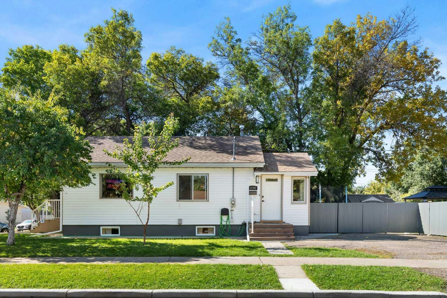 1178 Queen Street SE, Medicine Hat, AB, T1A 1B4