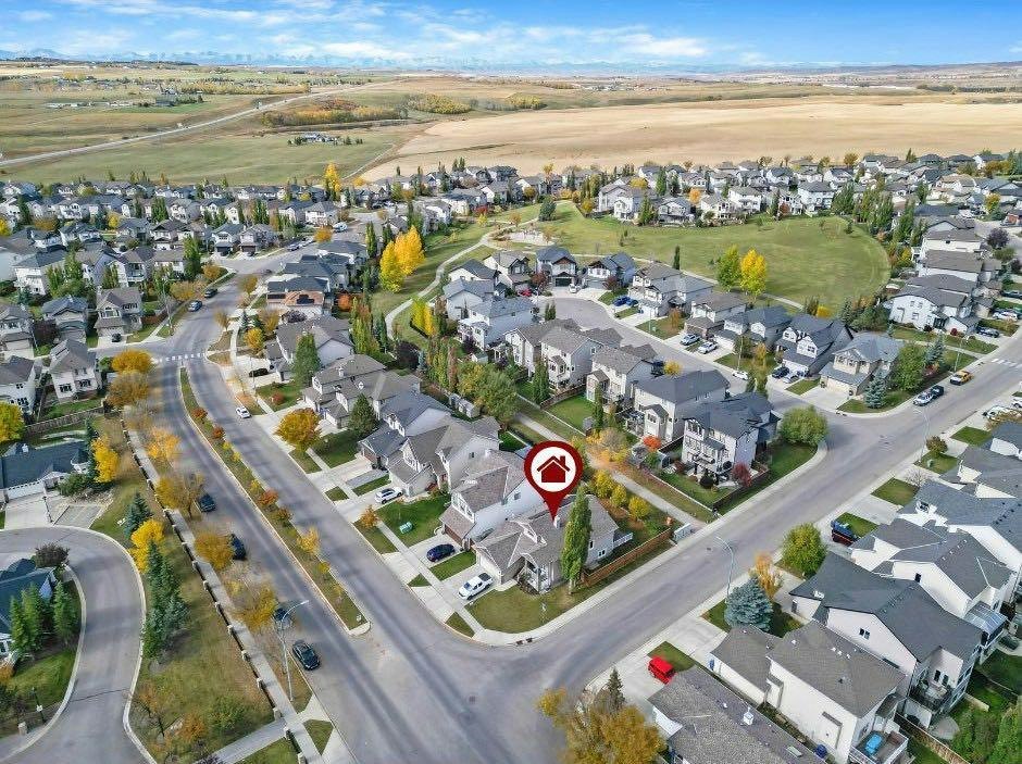 212 Westland Street, Okotoks, AB, T1S 2L3