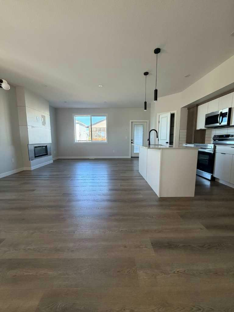 B-10206 128 Avenue, Grande Prairie, AB, T8V 6S9 - 2