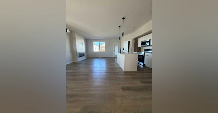 B-10206 128 Avenue, Grande Prairie, AB, T8V 6S9 - 2