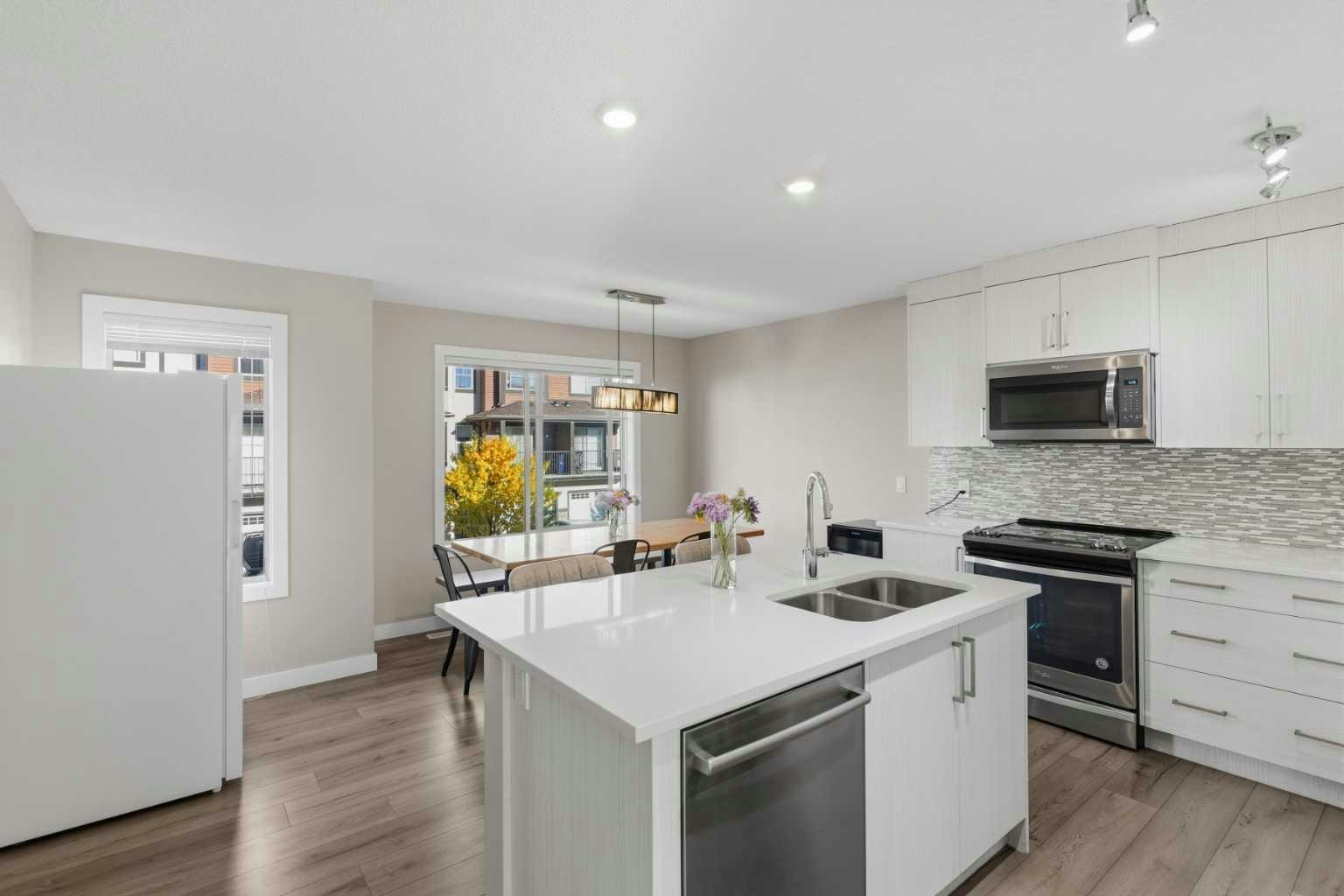 530 Sage Hill Grove NW, Calgary, AB, T3R 0Z8