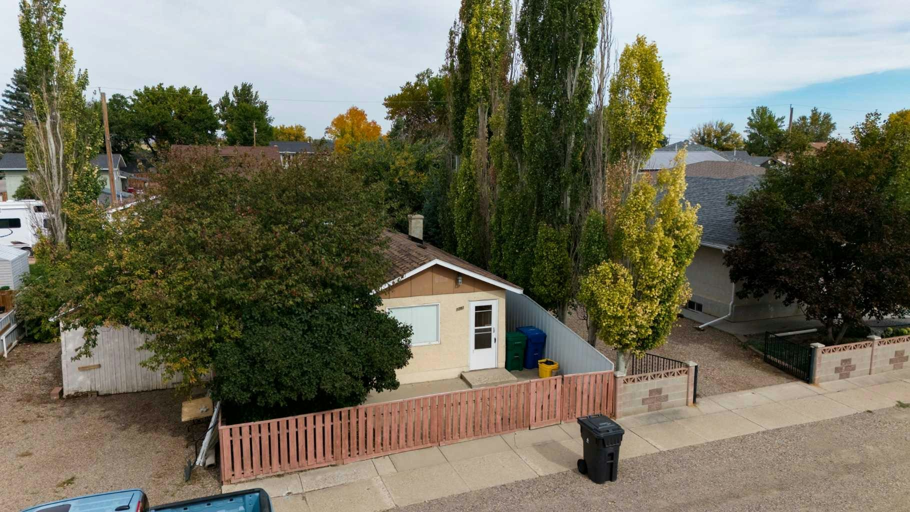 1207 41 Avenue N, Lethbridge, AB, T1H 6B3