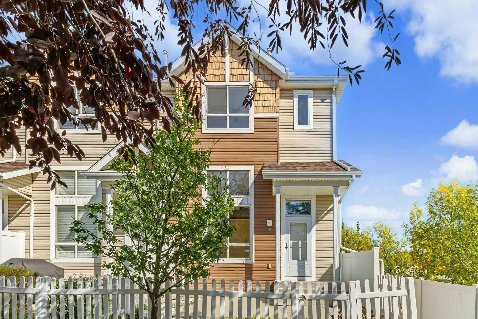 10 Tuscany Court NW, Calgary, AB, T3L 2Y8