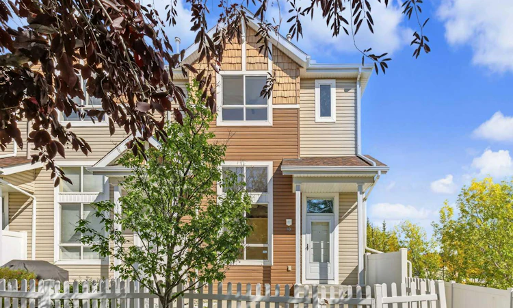 10 Tuscany Court NW