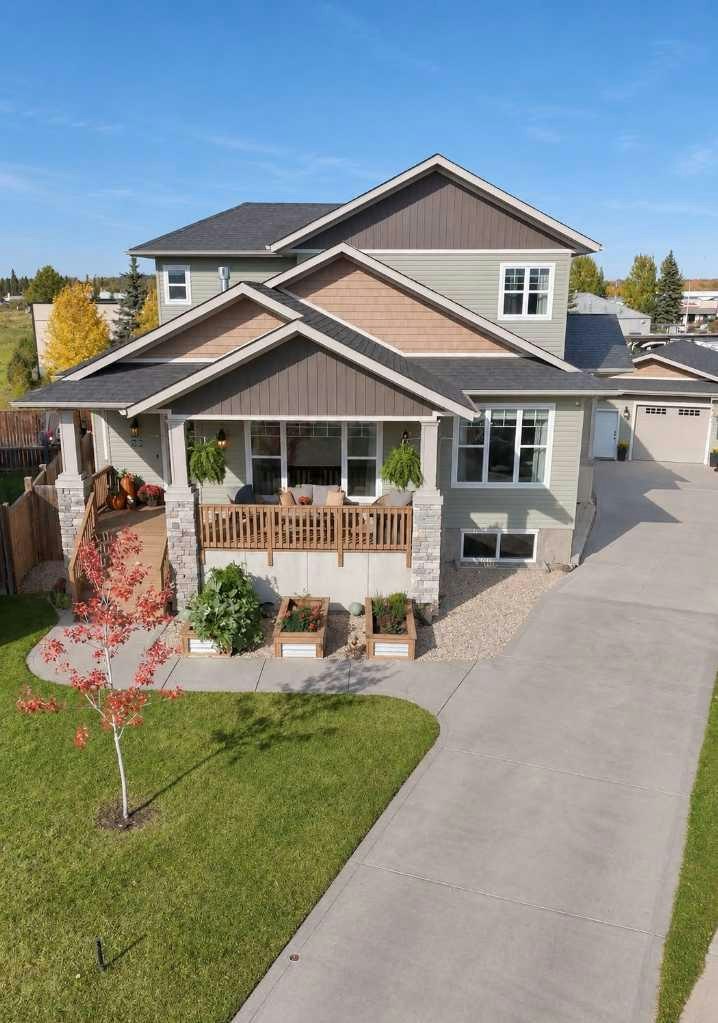 17 Hammond Close, Sylvan Lake, AB, T4S 0C7