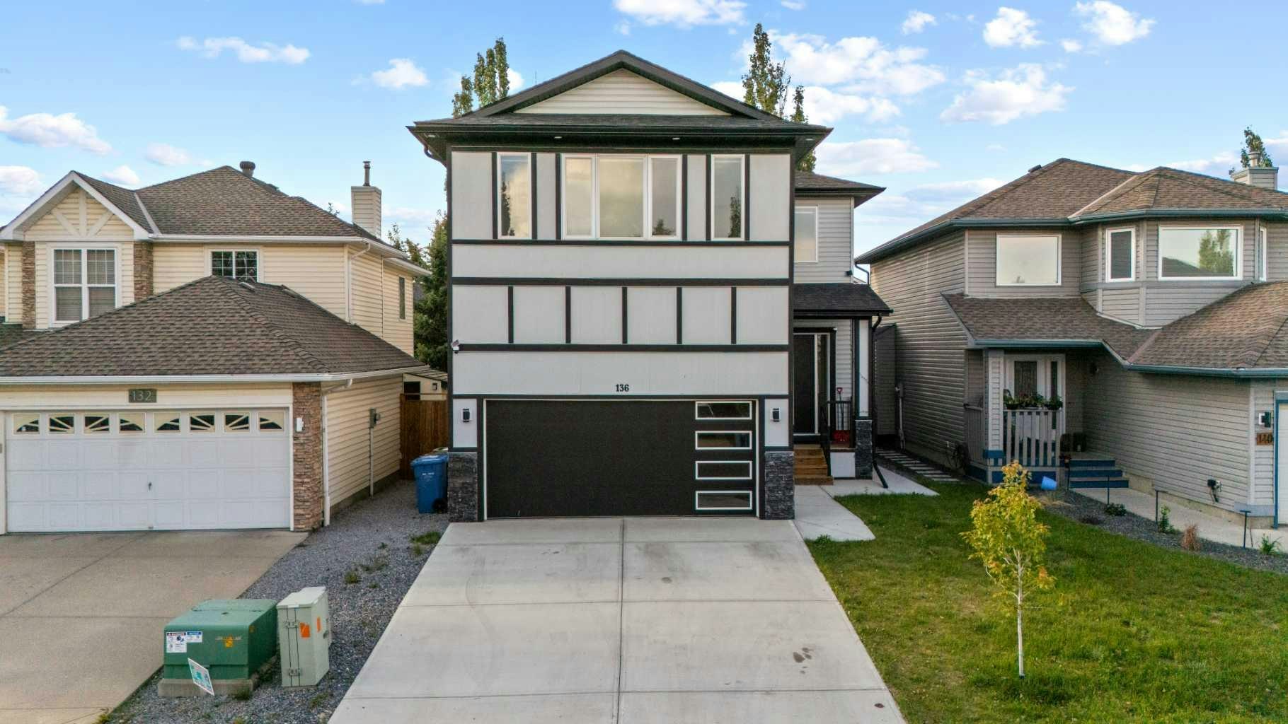 136 Douglas Ridge Green SE, Calgary, AB, T2Z 2T3