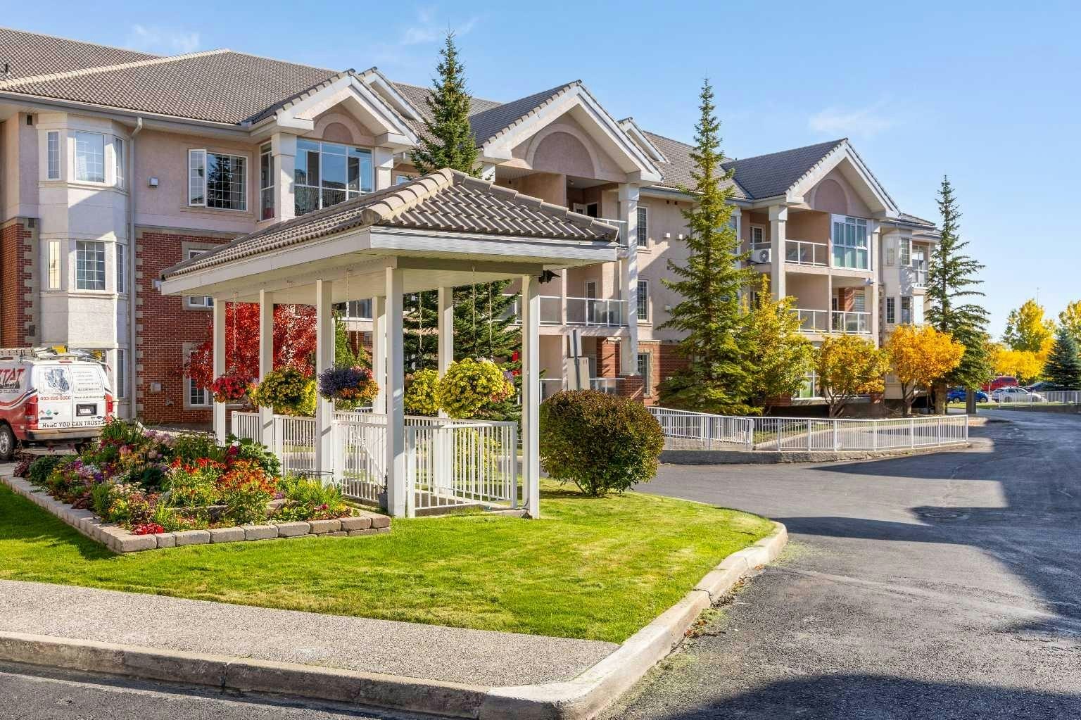 180-223 Tuscany Springs Boulevard NW, Calgary, AB, T3L 2M2