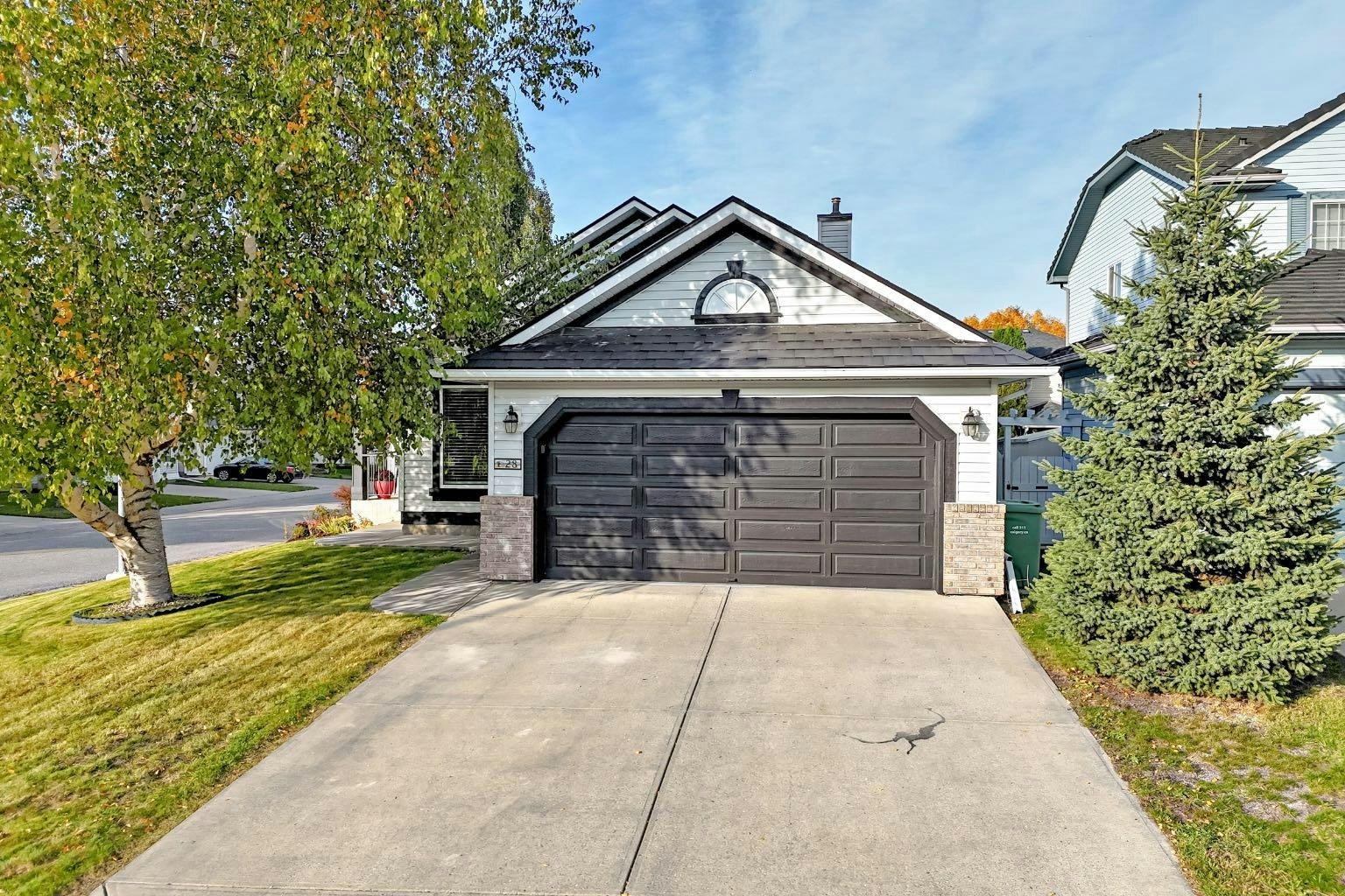 28 Douglasview Rise SE, Calgary, AB, T2Z 2P3