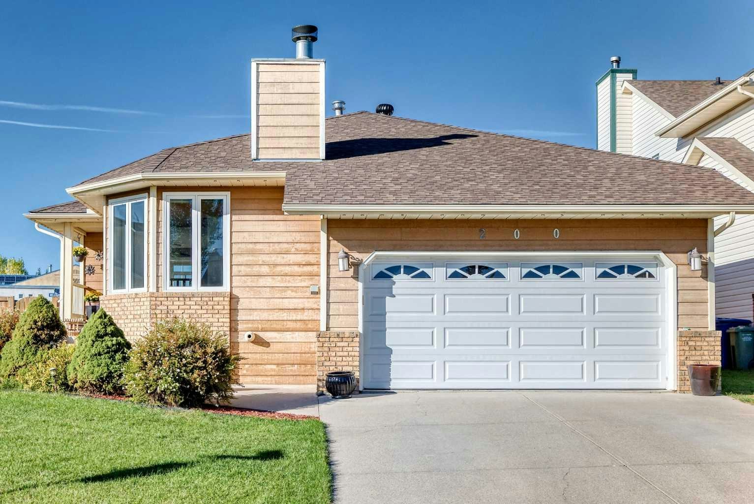 200 Downey Place, Okotoks, AB, T1S 1H3