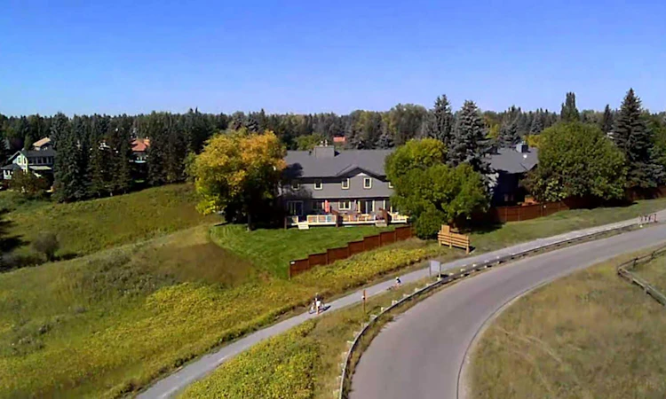 22-64 Woodacres Crescent SW