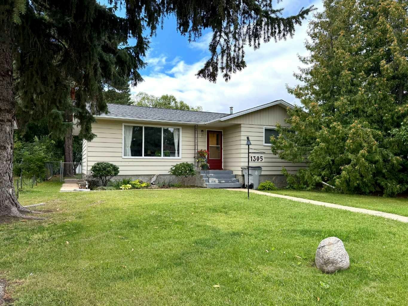 1305 5 Avenue, Wainwright, AB, T9W 1G3