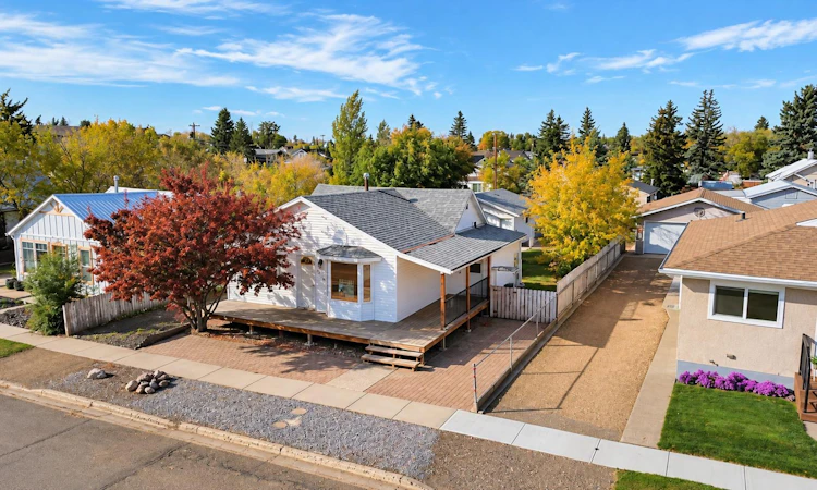 216 1st Ave E