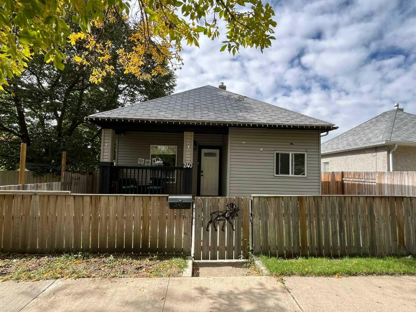240 20 Street N, Lethbridge, AB, T1H 3M7