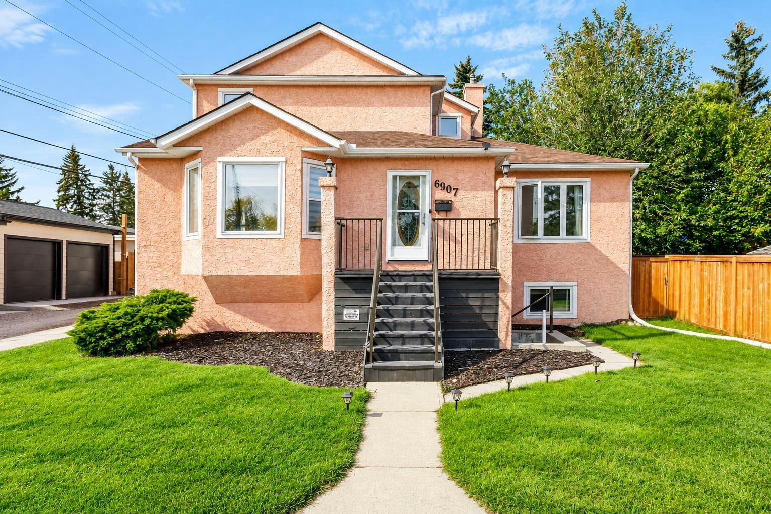 6907 6 Street SW, Calgary, AB, T2V 5H8