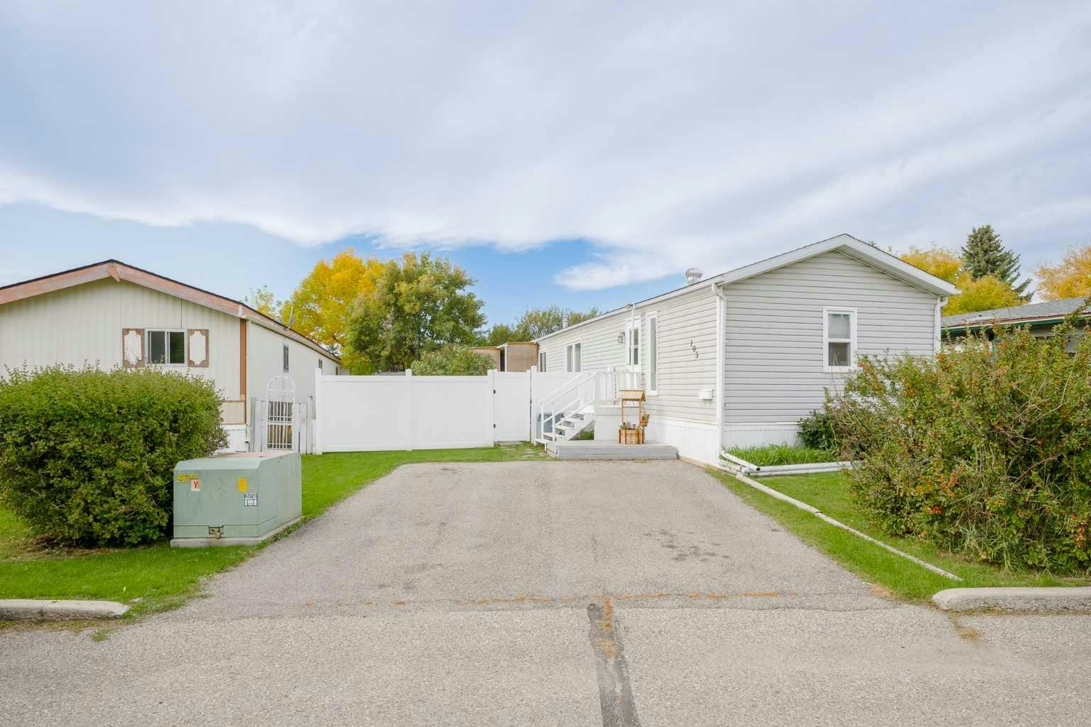 105 Heritage Drive, Okotoks, AB, T1S 1M4