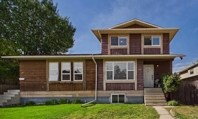 17 Deermeade Road SE