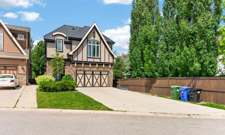 244 Mahogany Bay SE