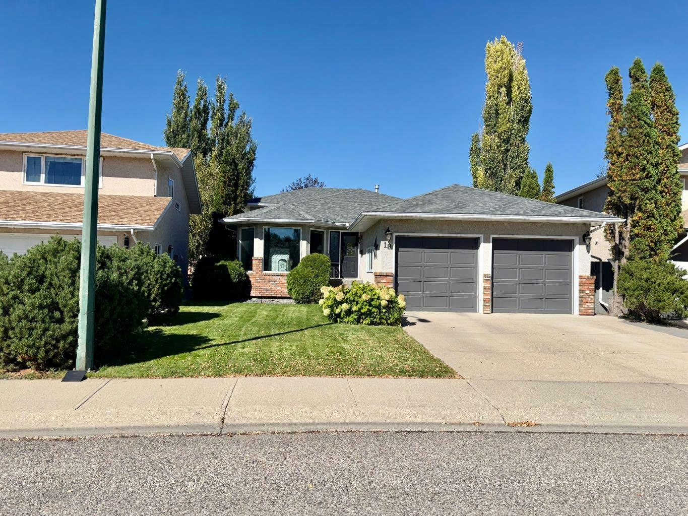 18 Heritage Close W, Lethbridge, AB, T1K 6R9