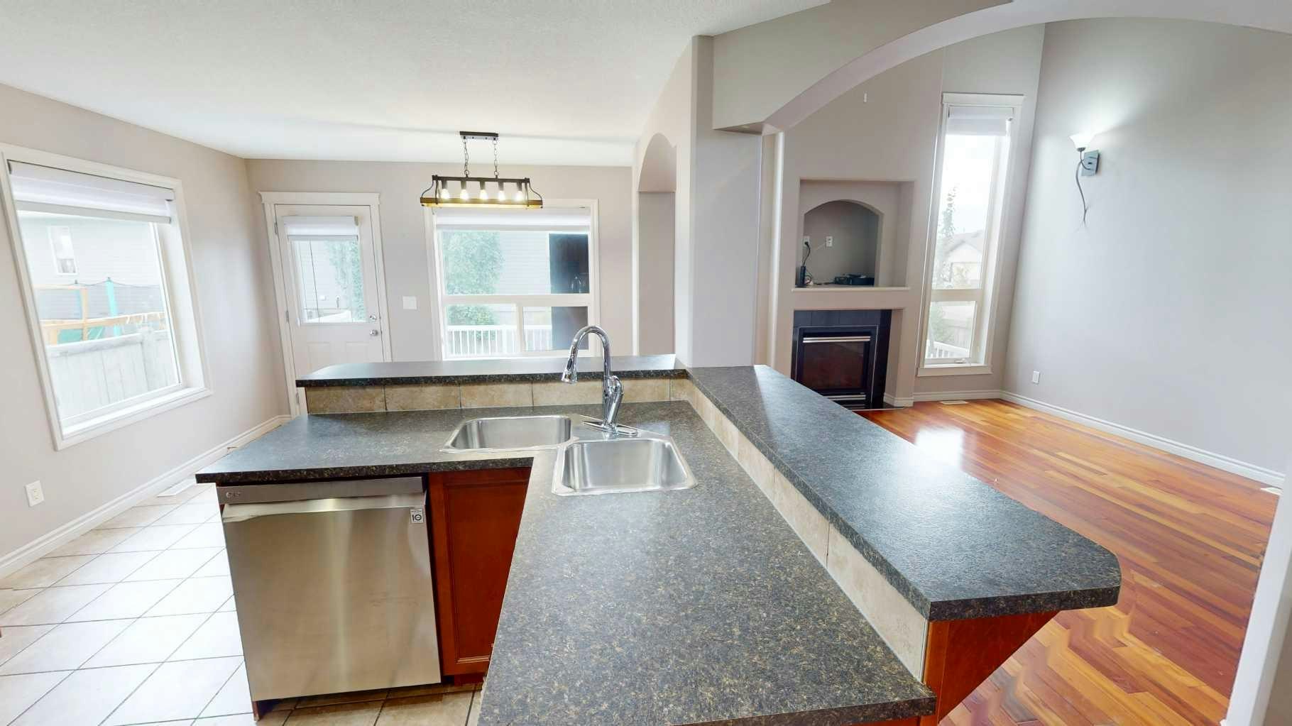 1 Pinnacle Key, Grande Prairie, AB, T8W 2V5 4