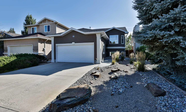 203 Blackfoot Circle W
