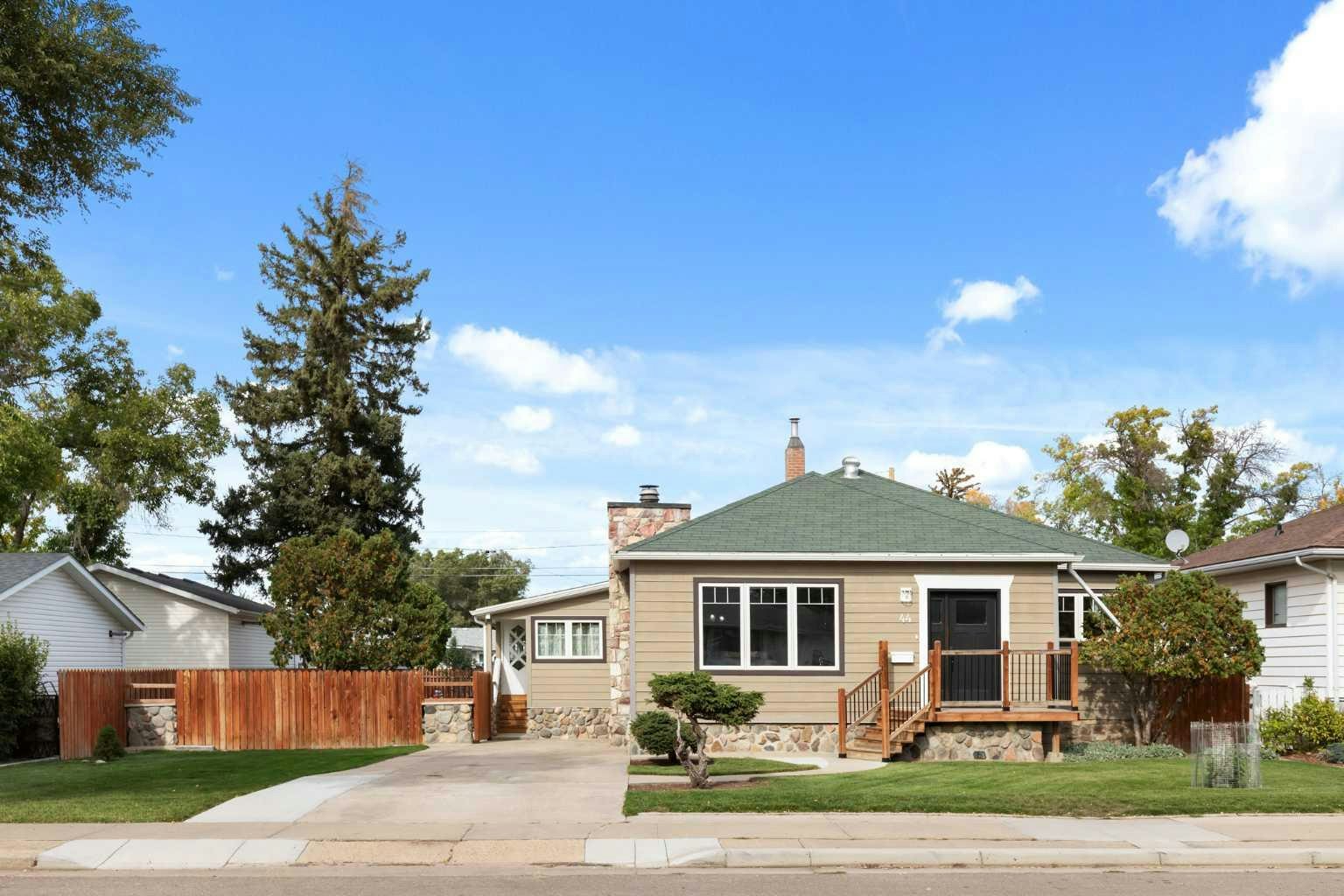 44 8 Street NE, Medicine Hat, AB, T1A 5R3