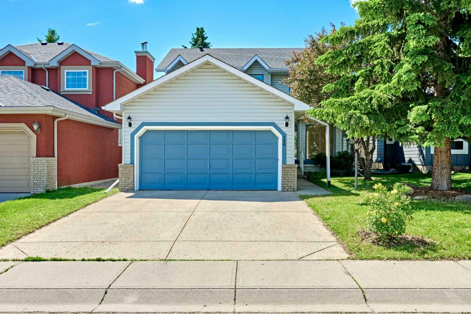 128 Shawbrooke Close SW, Calgary, AB, T2Y 3A6