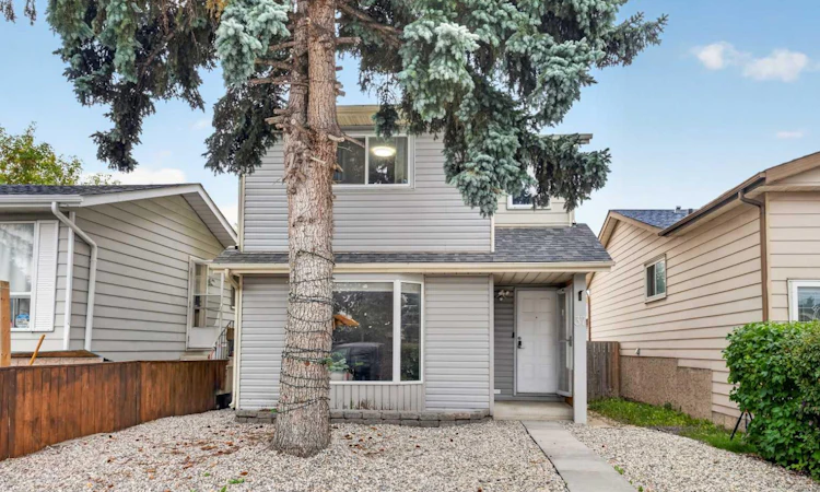 37 Erin Croft Crescent SE