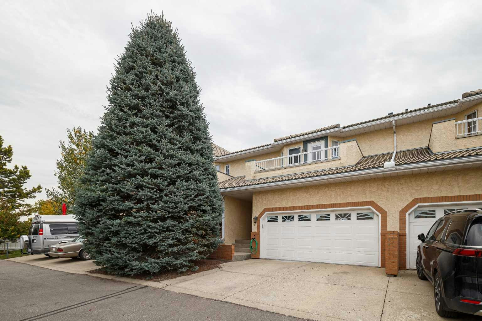 7 Richelieu Court SW, Calgary, AB, T3E 7E9